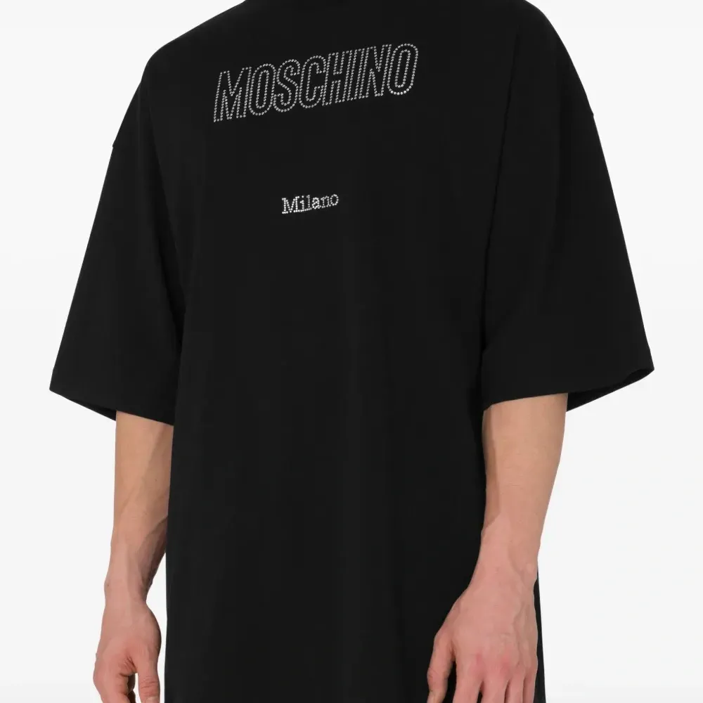 футболка с логотипом