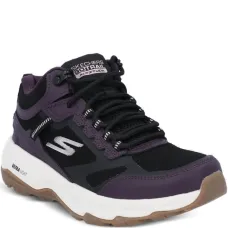 Кроссовки на шнуровке