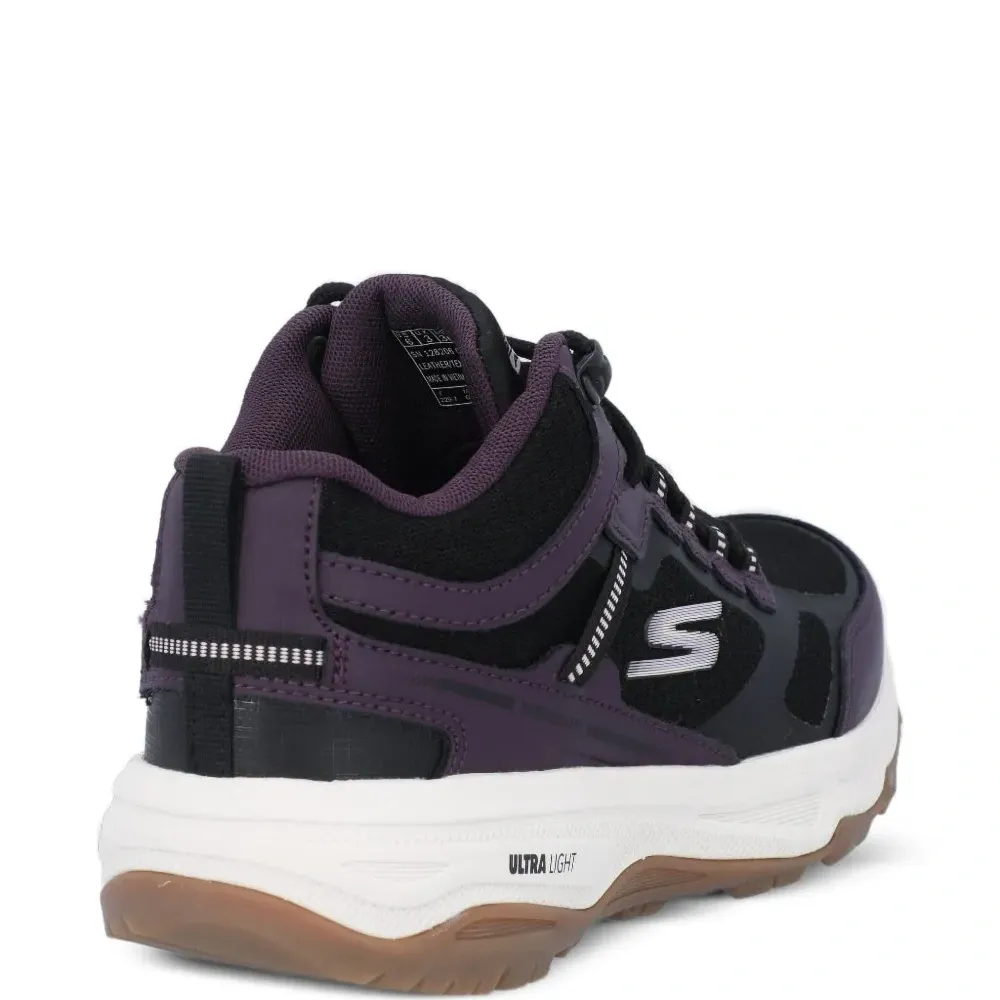 Кроссовки на шнуровке