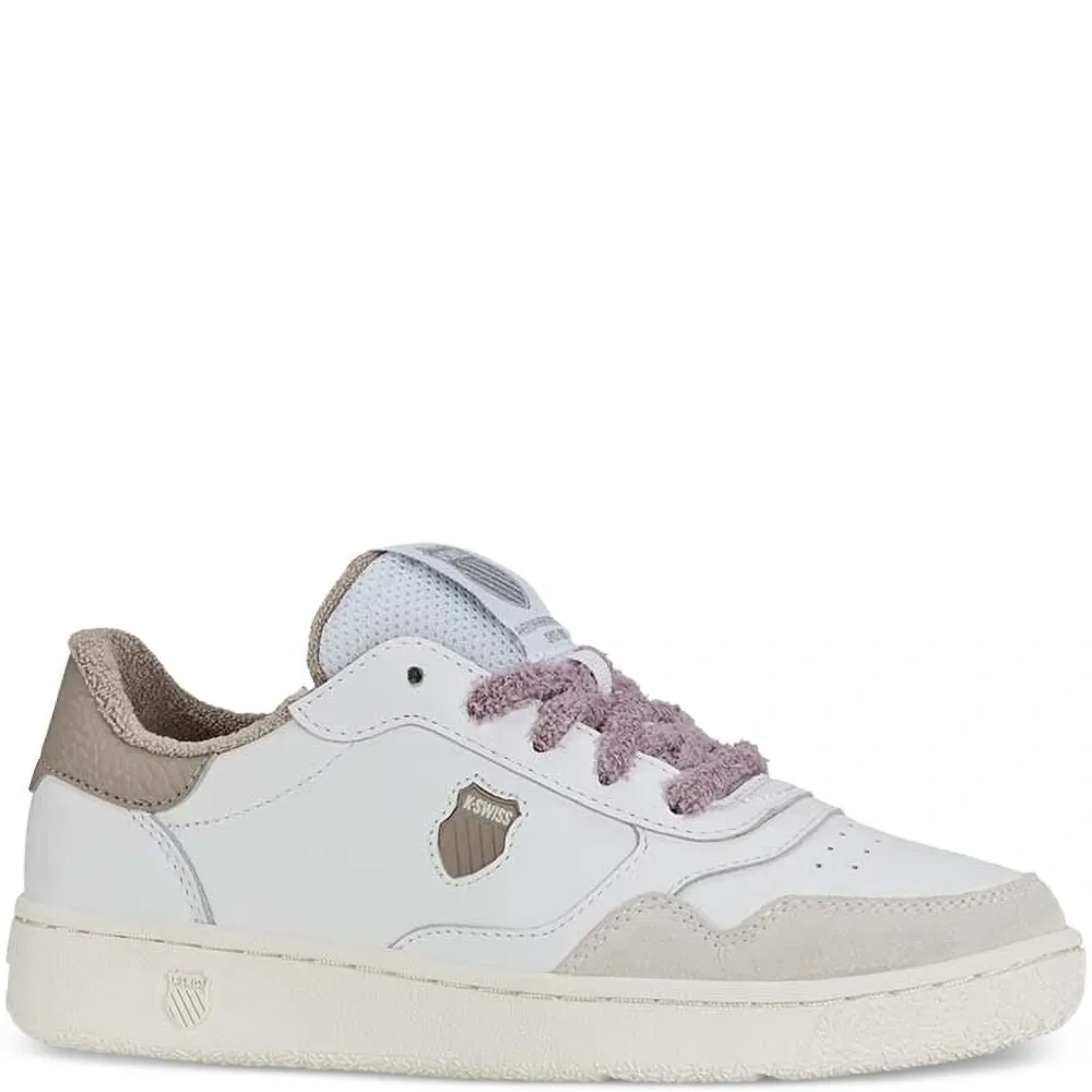 Кроссовки на шнуровке