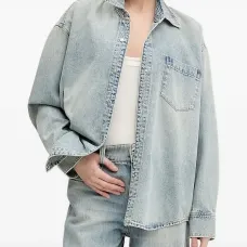 Джинсовая рубашка на пуговицах