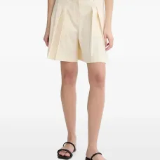 Шорты строгого кроя со складками