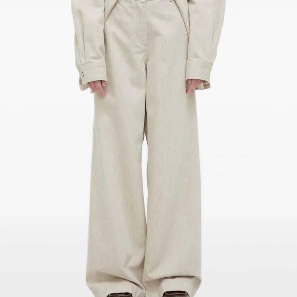 Брюки с накладными карманами