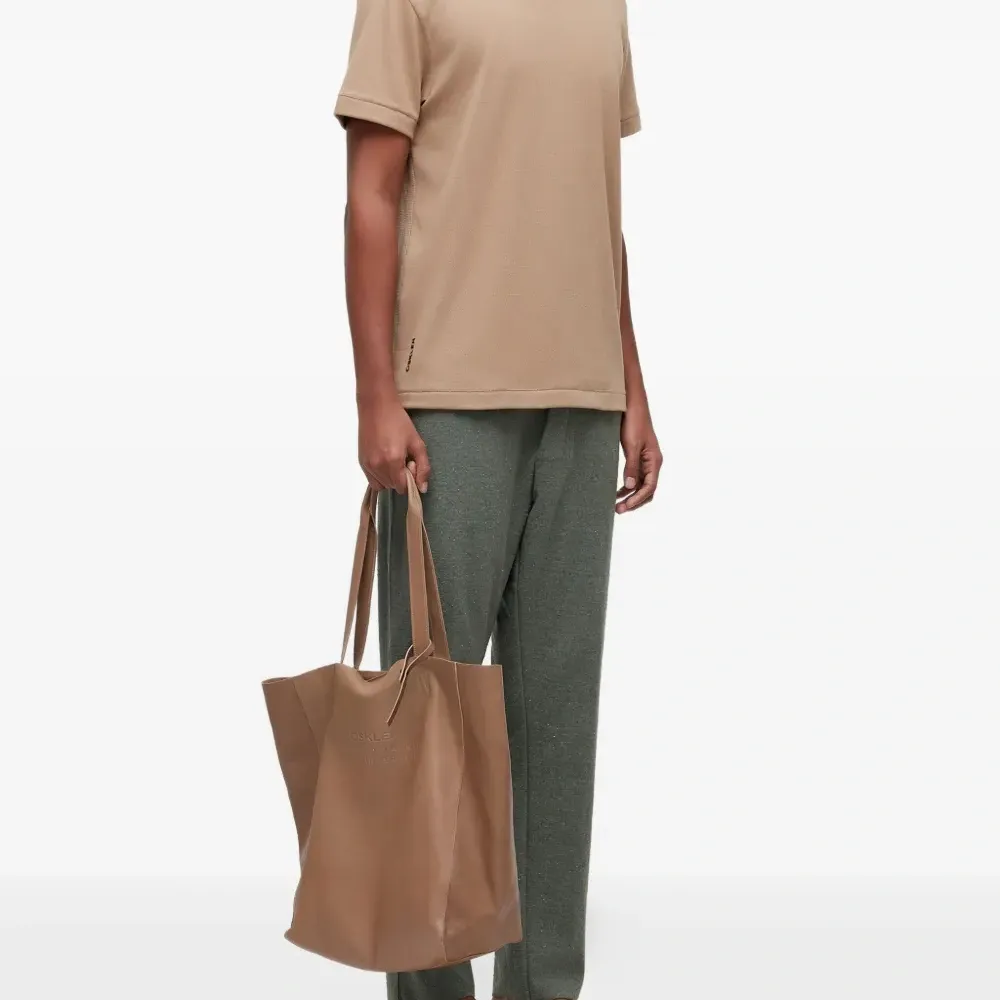 Футболка с круглым вырезом Футболка с круглым вырезом