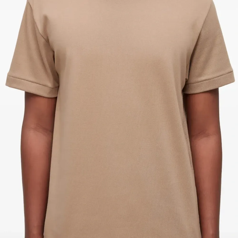 Футболка с круглым вырезом Футболка с круглым вырезом