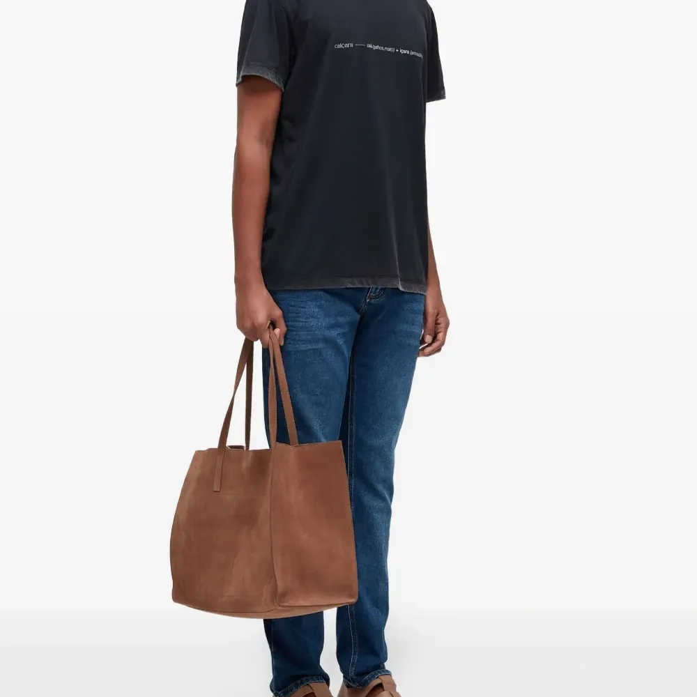 Футболка с круглым вырезом