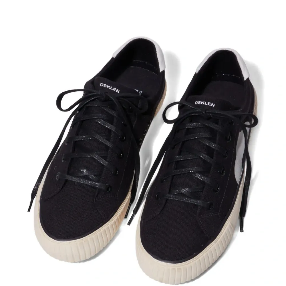 Кроссовки на шнуровке