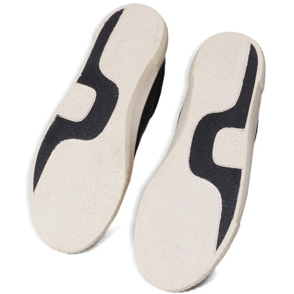 Кроссовки на шнуровке