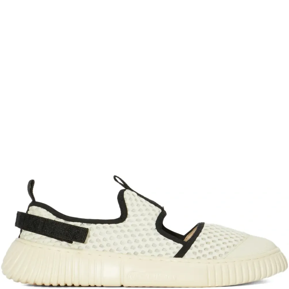 Кроссовки с сетчатыми вставками Кроссовки с сетчатыми вставками