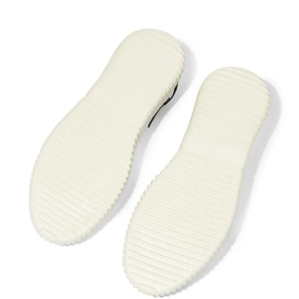 Кроссовки с сетчатыми вставками Кроссовки с сетчатыми вставками