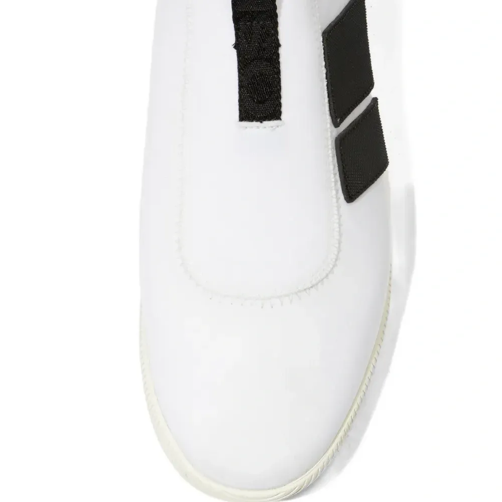 Слипоны с контрастной отделкой