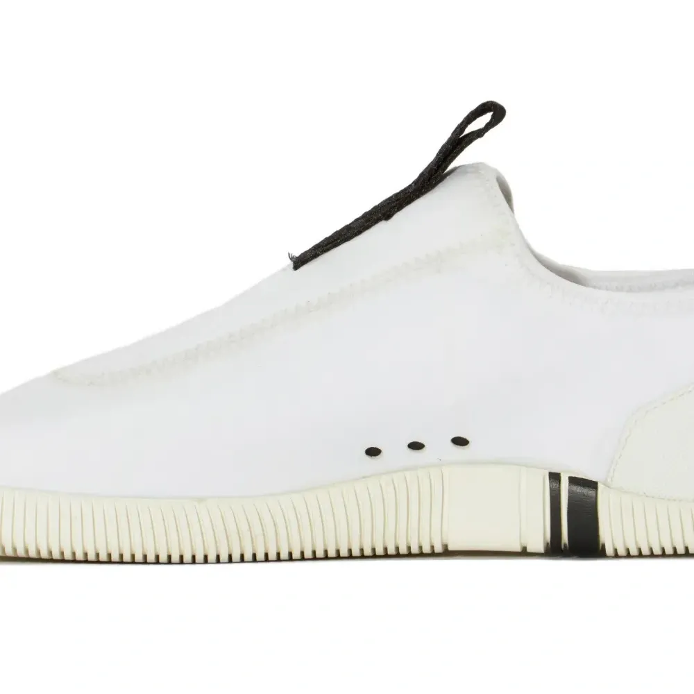 Слипоны с контрастной отделкой