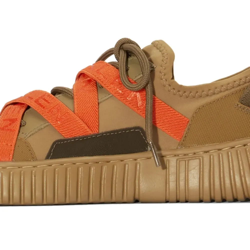 Кроссовки с логотипом