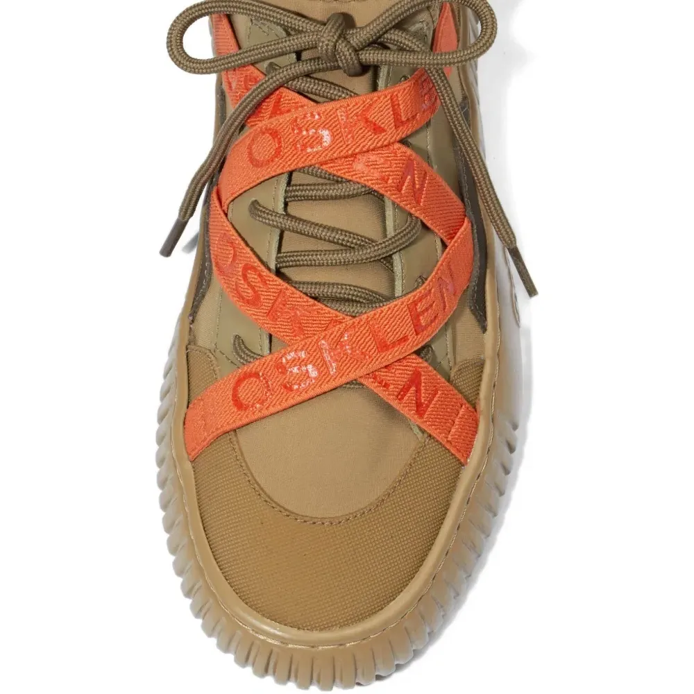 Кроссовки с логотипом