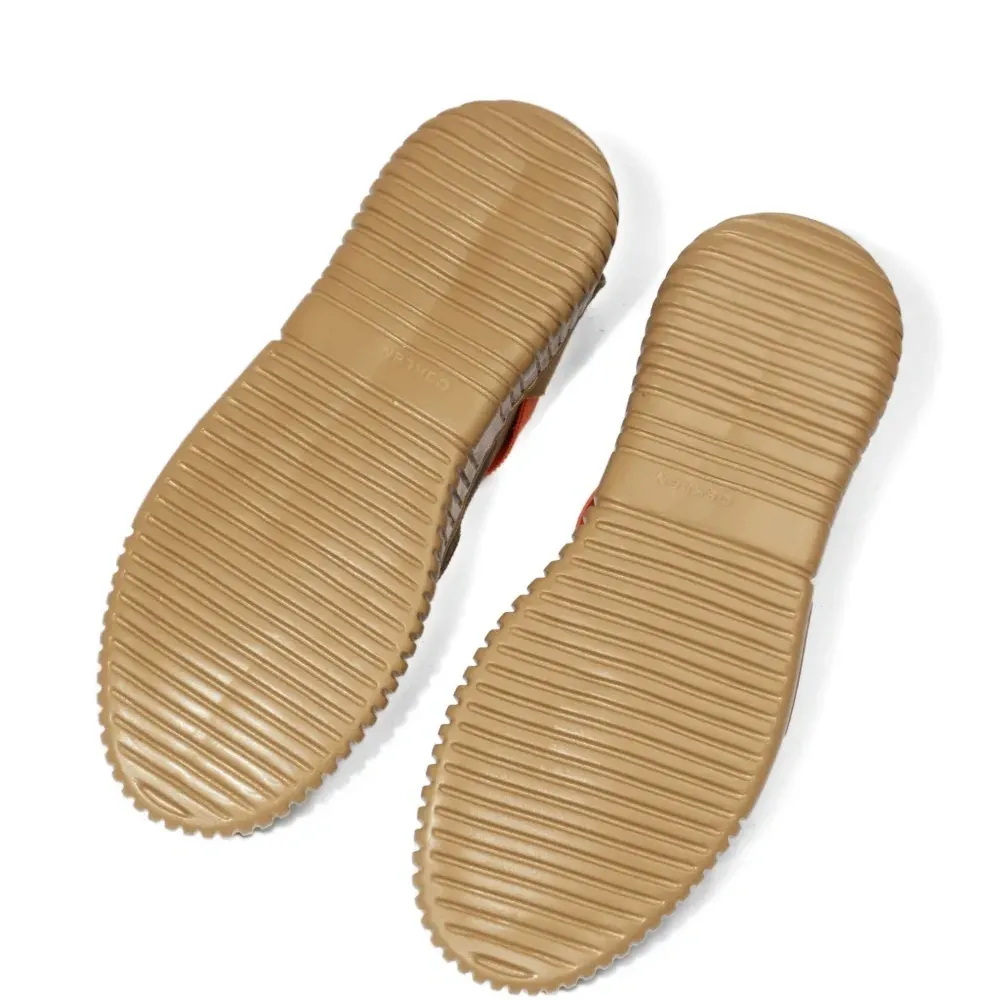 Кроссовки с логотипом