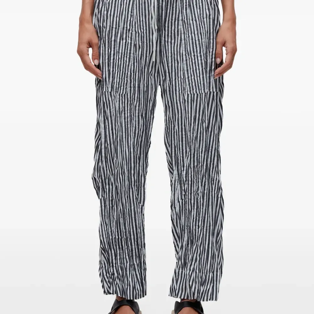 Брюки со складками