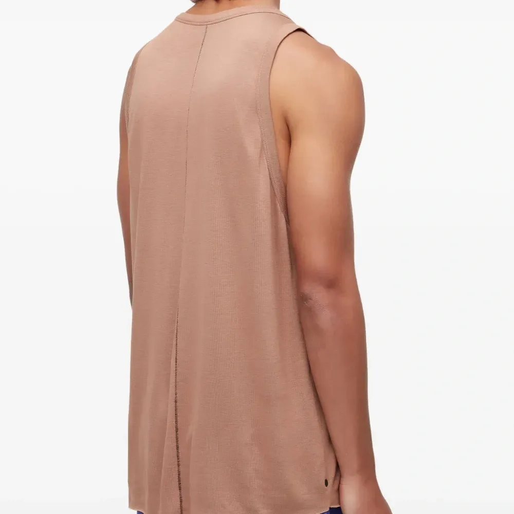 Топ с U-образным вырезом