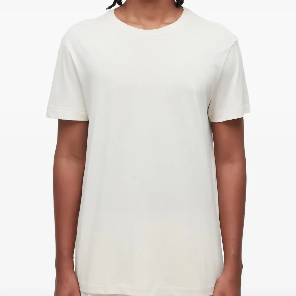 Футболка с круглым вырезом