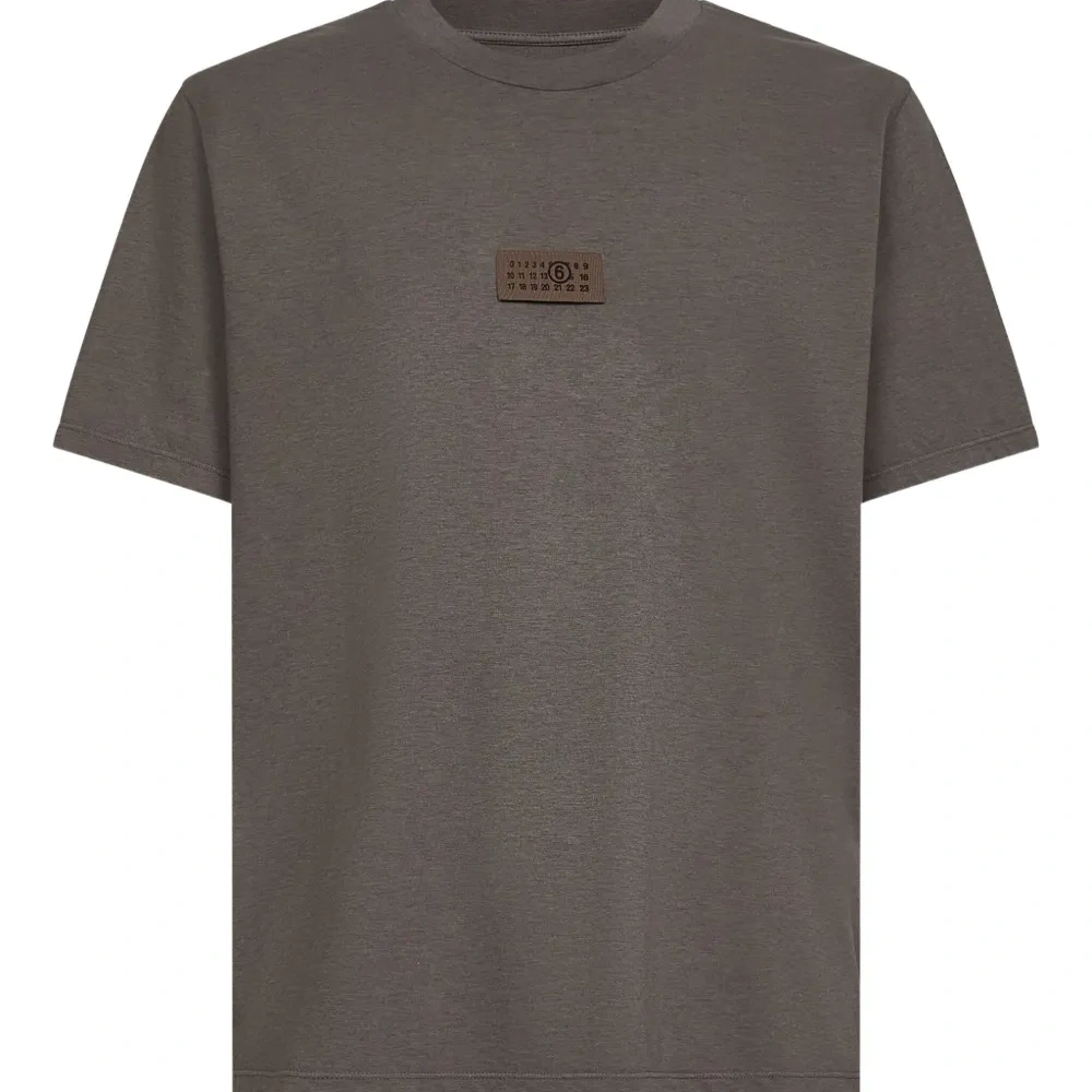 футболка с логотипом