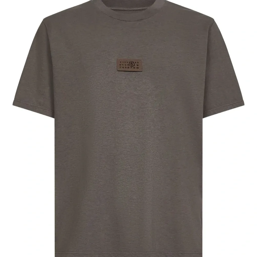 футболка с логотипом