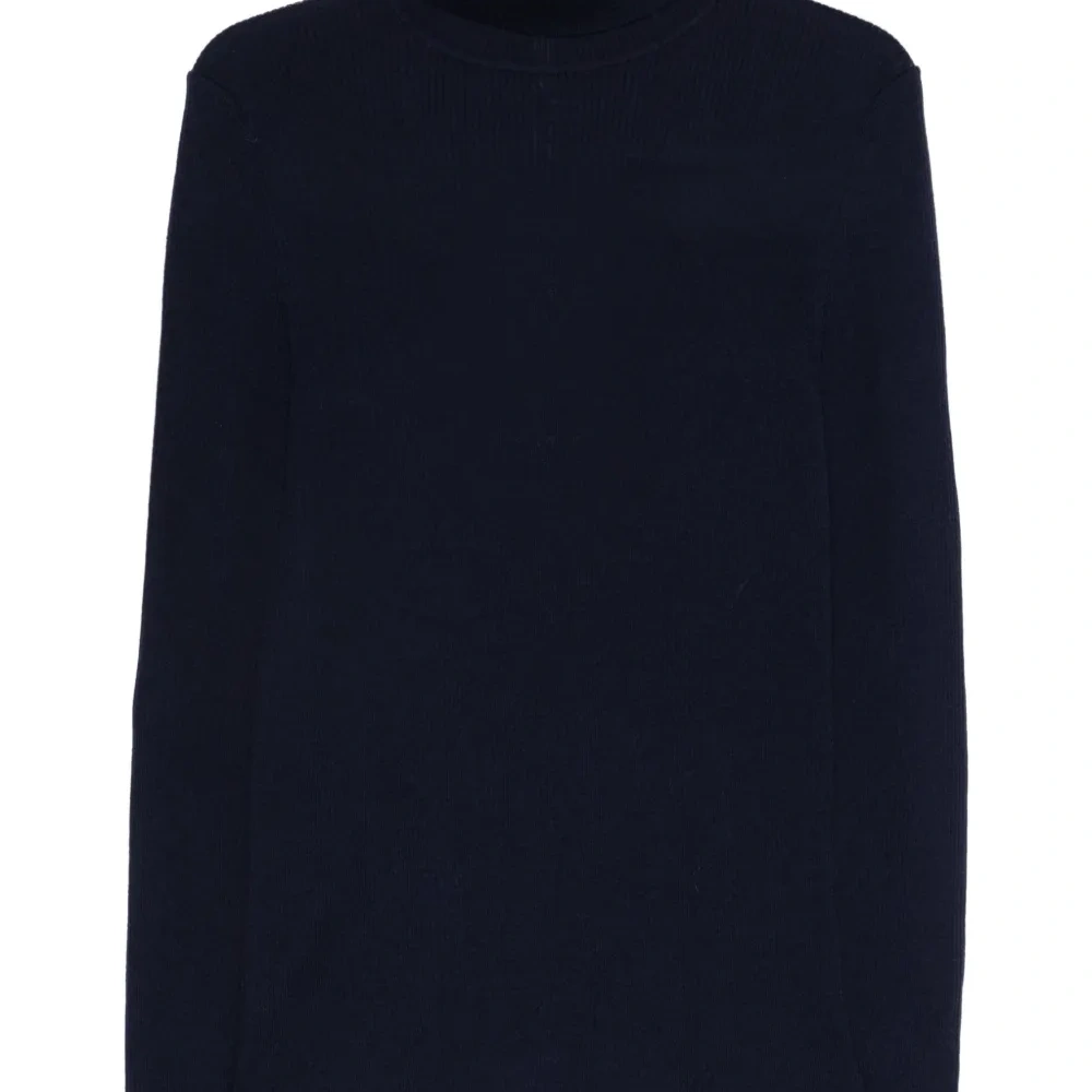 Свитер с высоким воротником