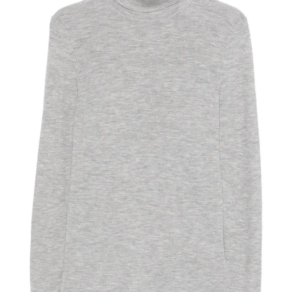 Свитер с длинными рукавами и воротником-стойкой