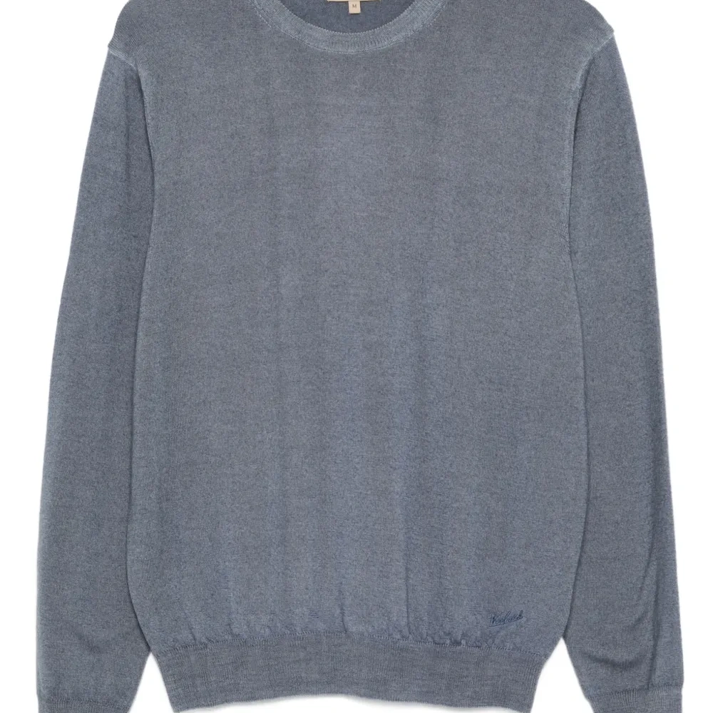 Свитер с круглым вырезом