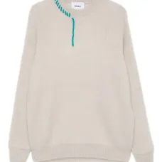 Свитер с вышивкой