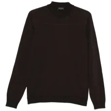 Свитер с высоким воротником