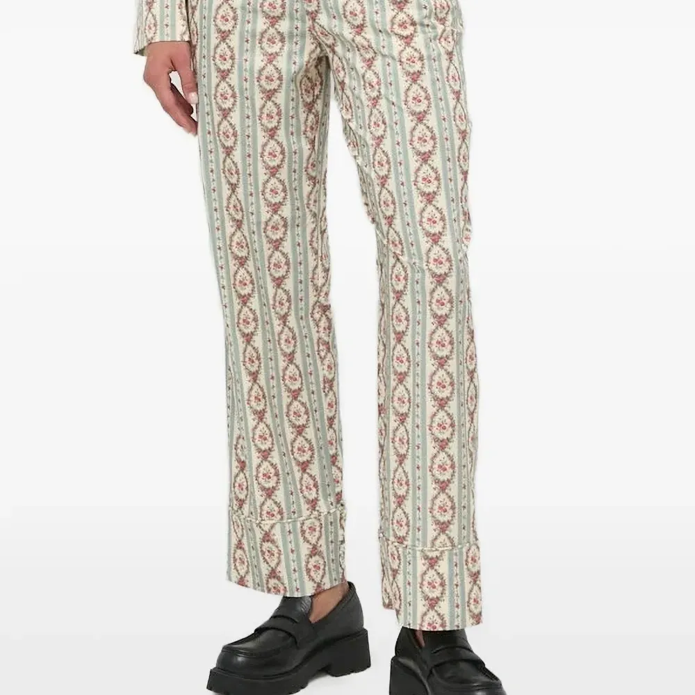 Брюки с цветочным принтом