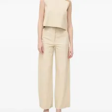 Кожаный жилет с высоким воротником