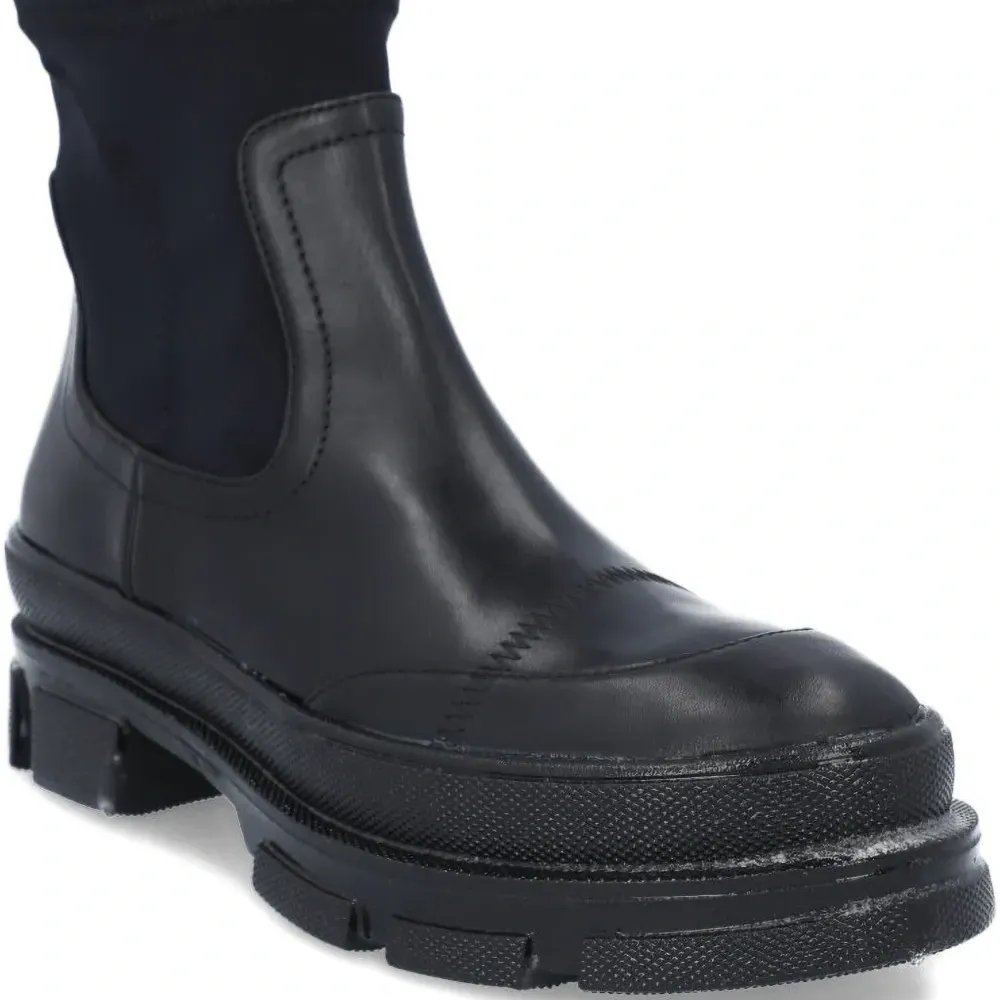 Ботинки с эластичными вставками