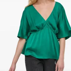Блузка со сборками и V-образным вырезом