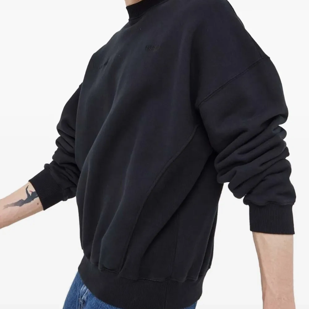 Толстовка с вышитым логотипом