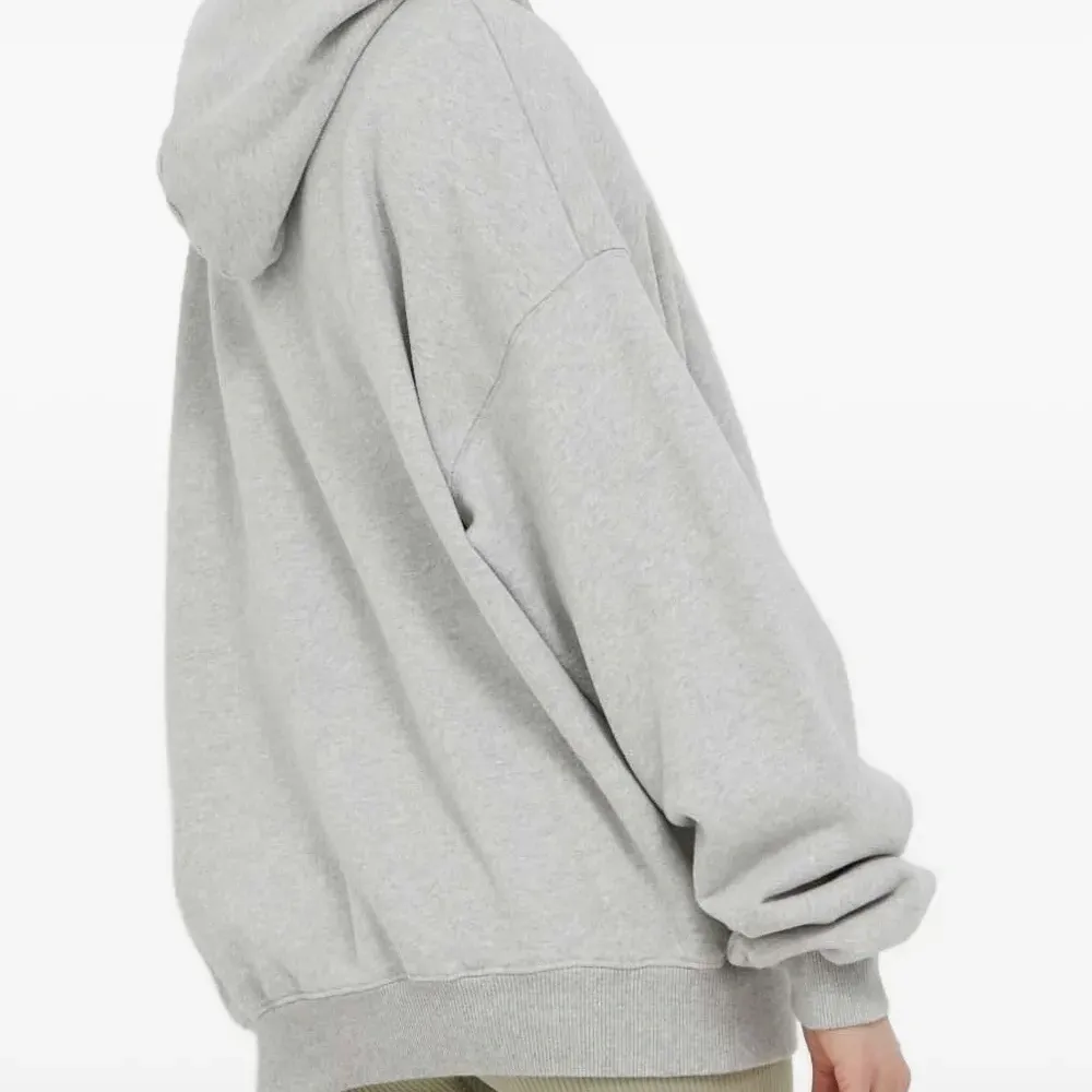 Худи с вышитым логотипом Худи с вышитым логотипом