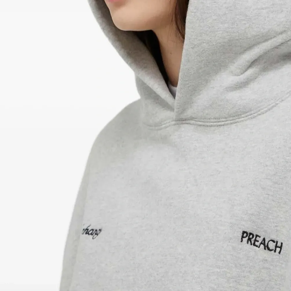 Худи с вышитым логотипом Худи с вышитым логотипом