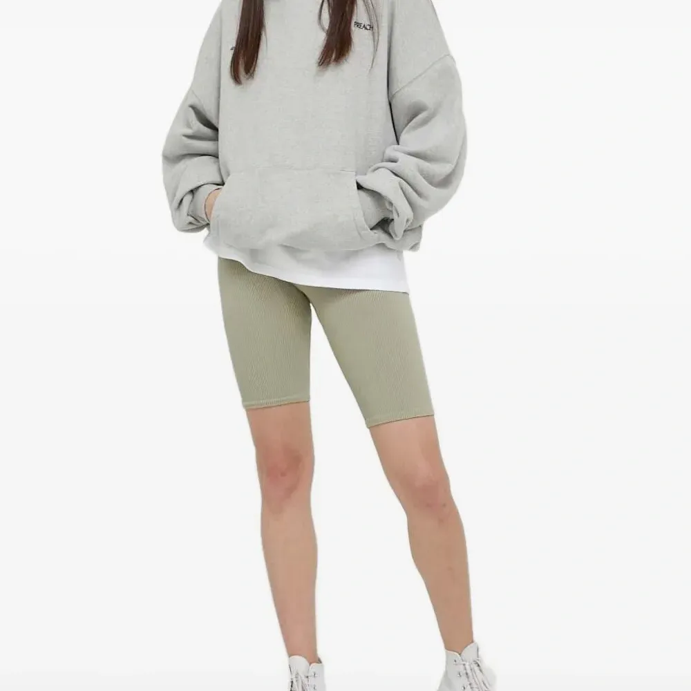 Худи с вышитым логотипом Худи с вышитым логотипом