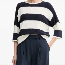 Полосатый свитер с рукавами три четверти