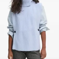 Топ с высоким воротником на пуговицах