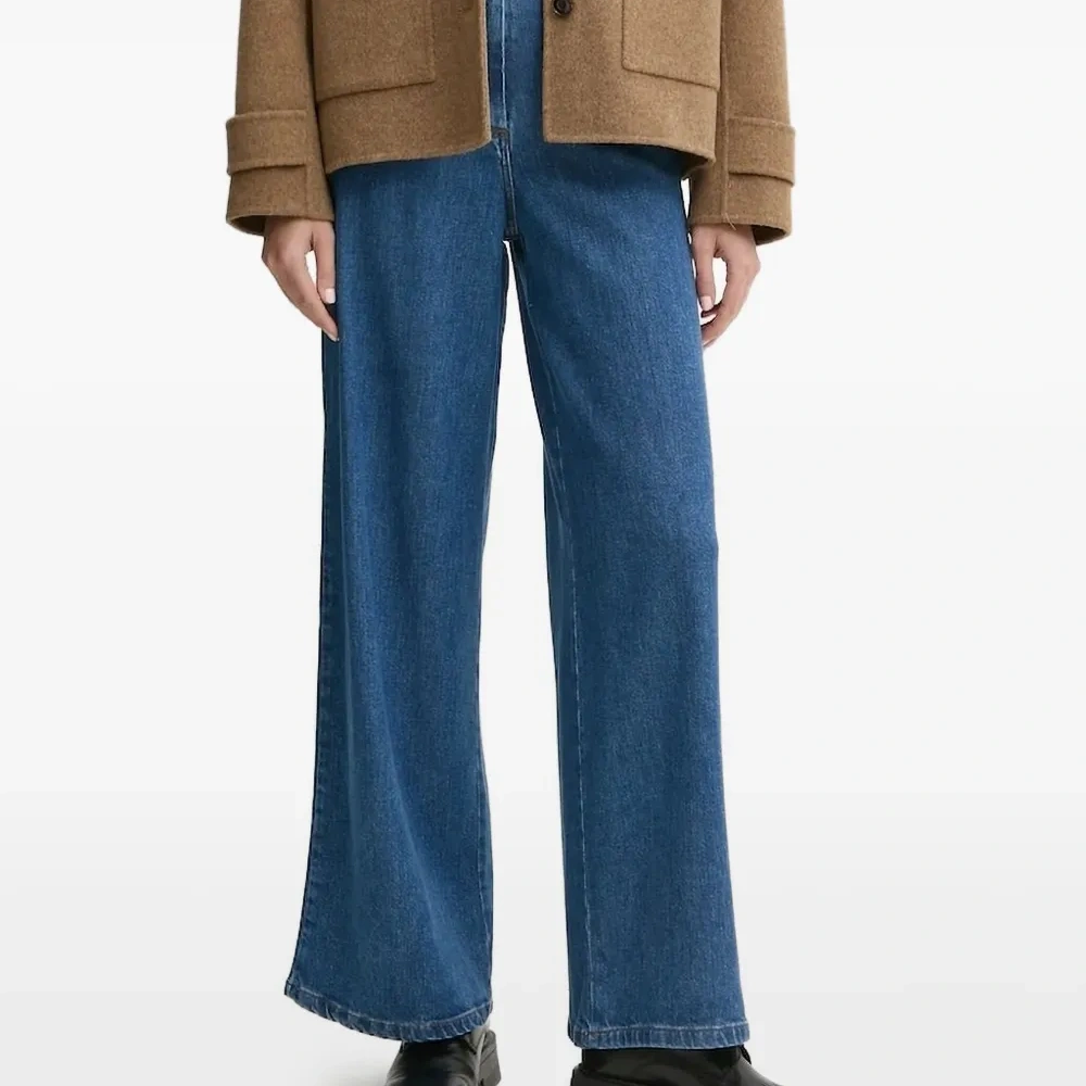 Джинсы с завышенной талией Джинсы с завышенной талией