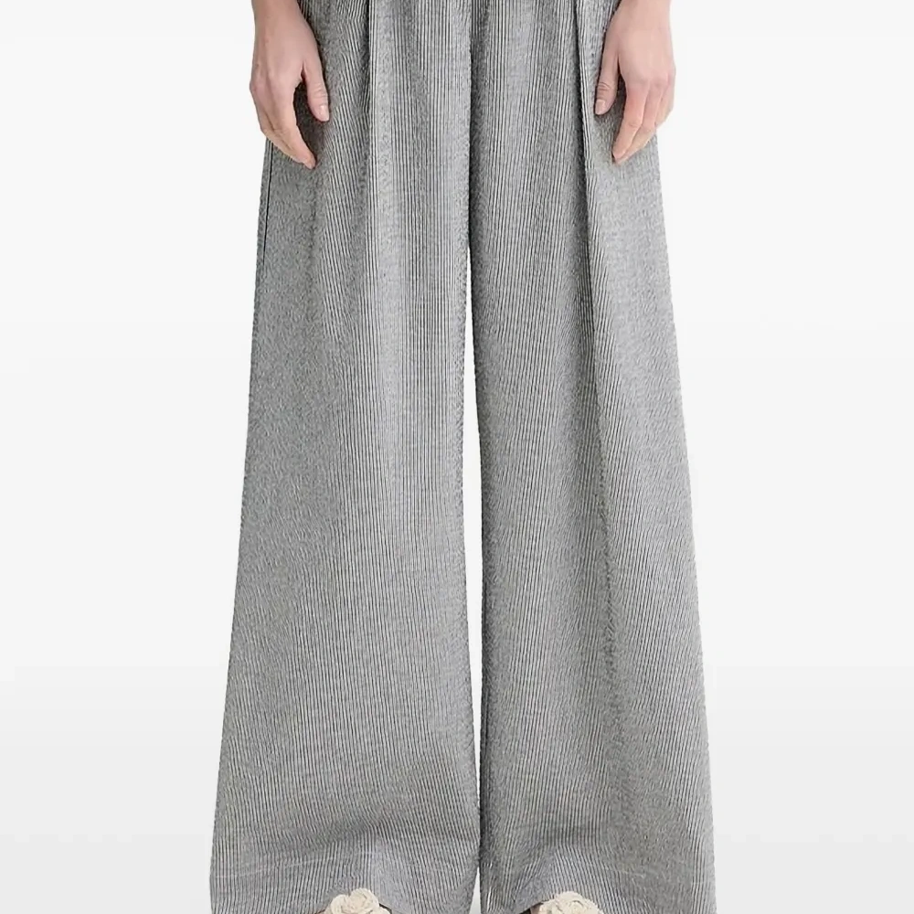 Брюки палаццо в тонкую полоску Брюки палаццо в тонкую полоску