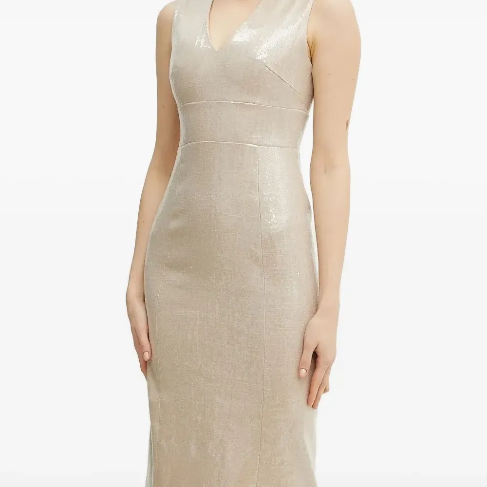 Платье миди с V-образным вырезом