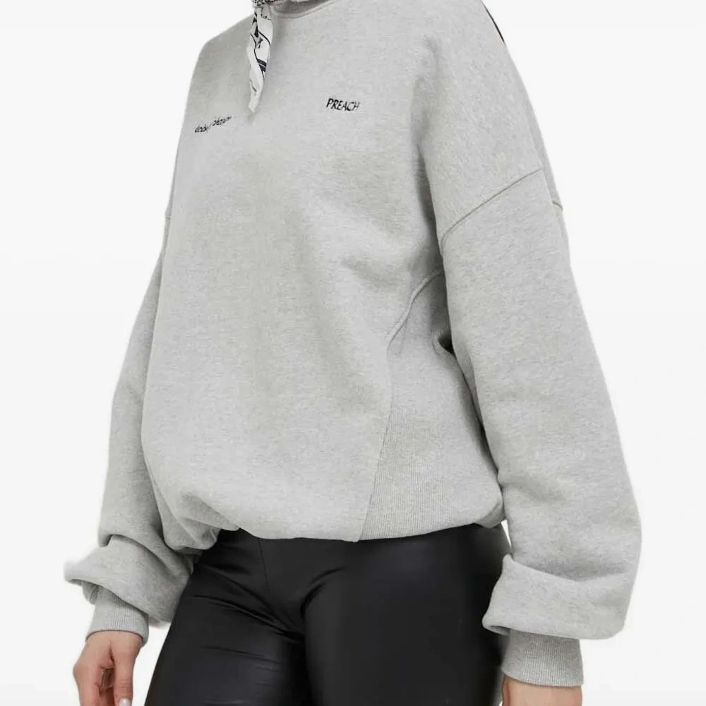 Толстовка с вышивкой