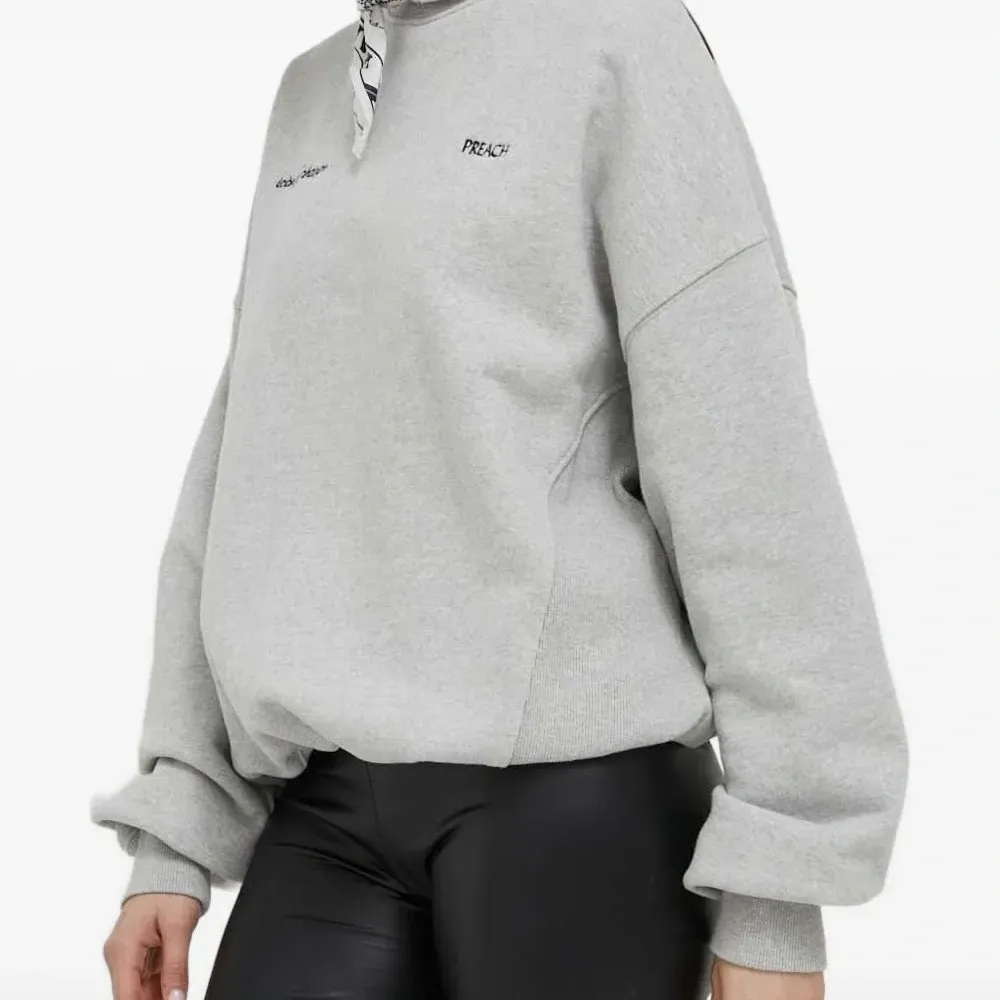 Толстовка с вышивкой Толстовка с вышивкой