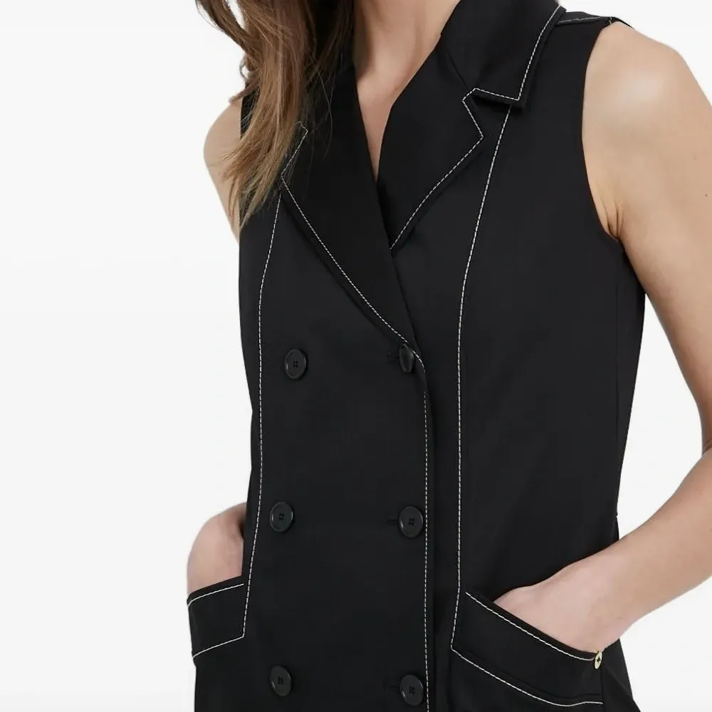 Двубортное платье мини без рукавов