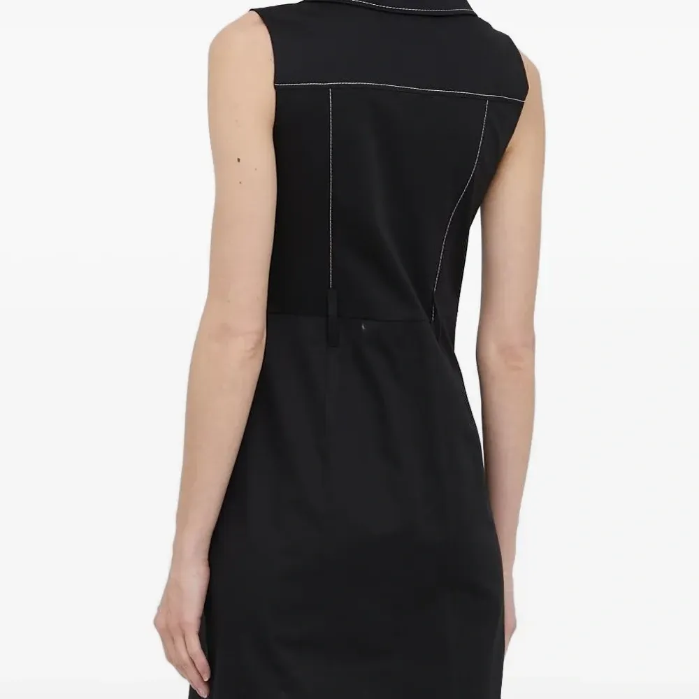 Двубортное платье мини без рукавов