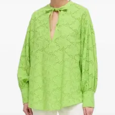 Блузка с английской вышивкой