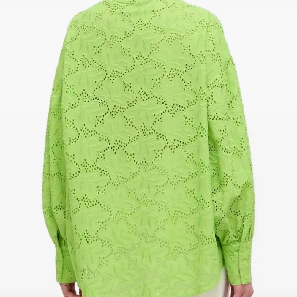 Блузка с английской вышивкой