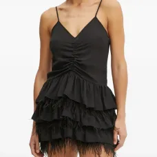 Платье мини с оборками и перьями