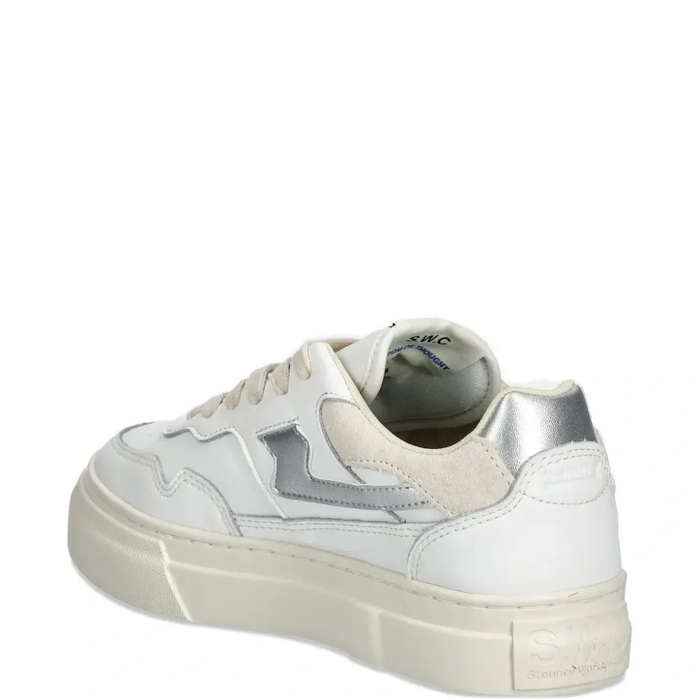 Кроссовки на шнуровке